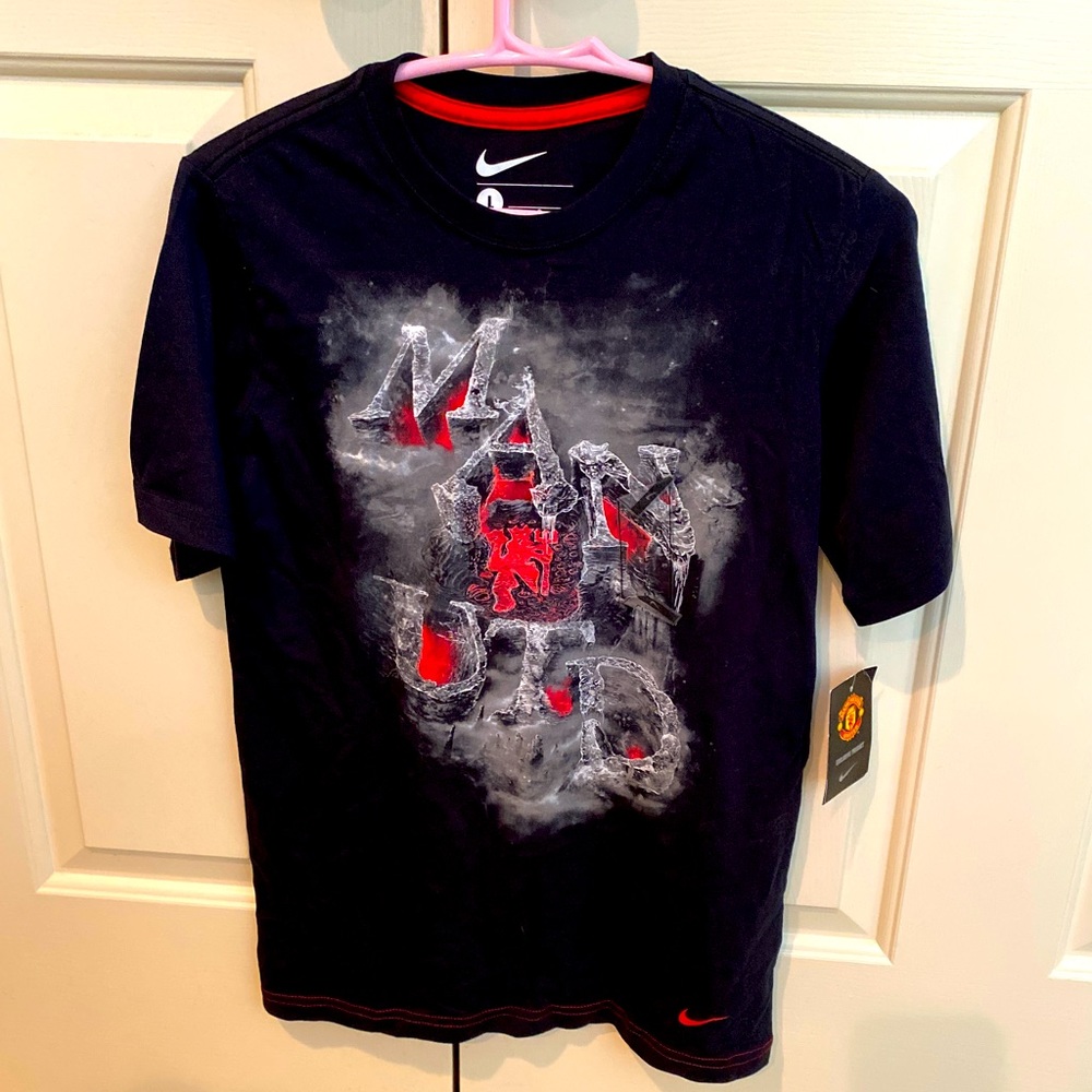 NWT Manchester United Nike boys graphic tshirt